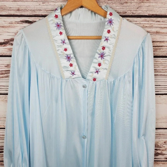 Movie Star Small Vinatge Blue Embroidered Nylon 2-Pc Matching Robe and Gown Set - Picture 5 of 12